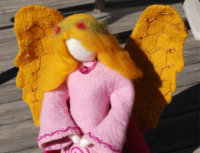 Engel Rosa, Merinowolle, aufwendig bestickt, ca. 28cm